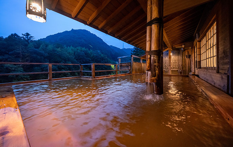 写真：落ち葉の湯