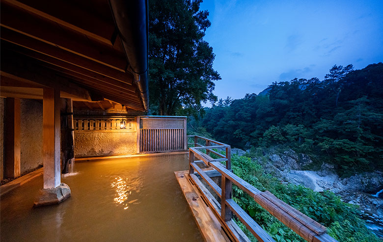 写真：落ち葉の湯