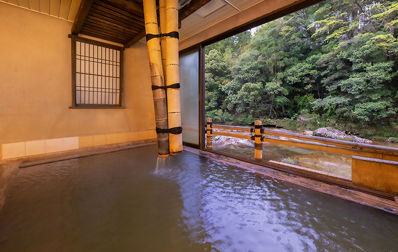 写真：民芸ひのき風呂