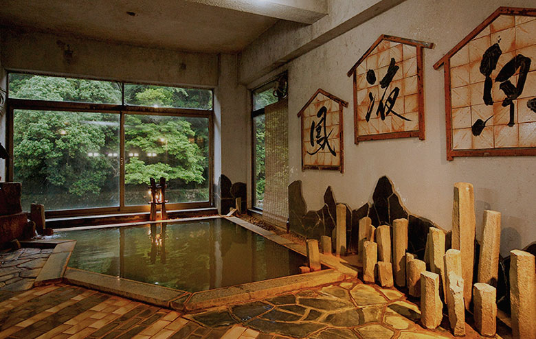 写真：鳳液泉 大風呂