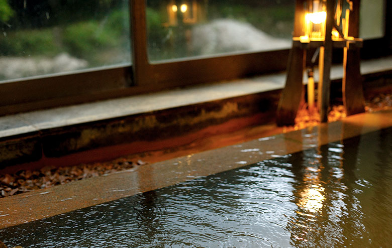 写真：鳳液泉 大風呂