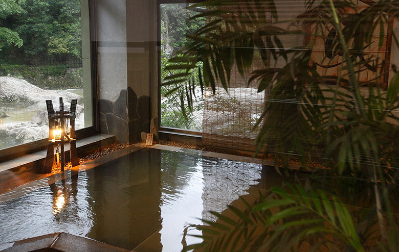 写真：鳳液泉 大風呂