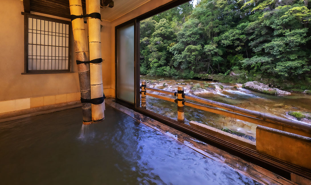 写真：民芸ひのき風呂