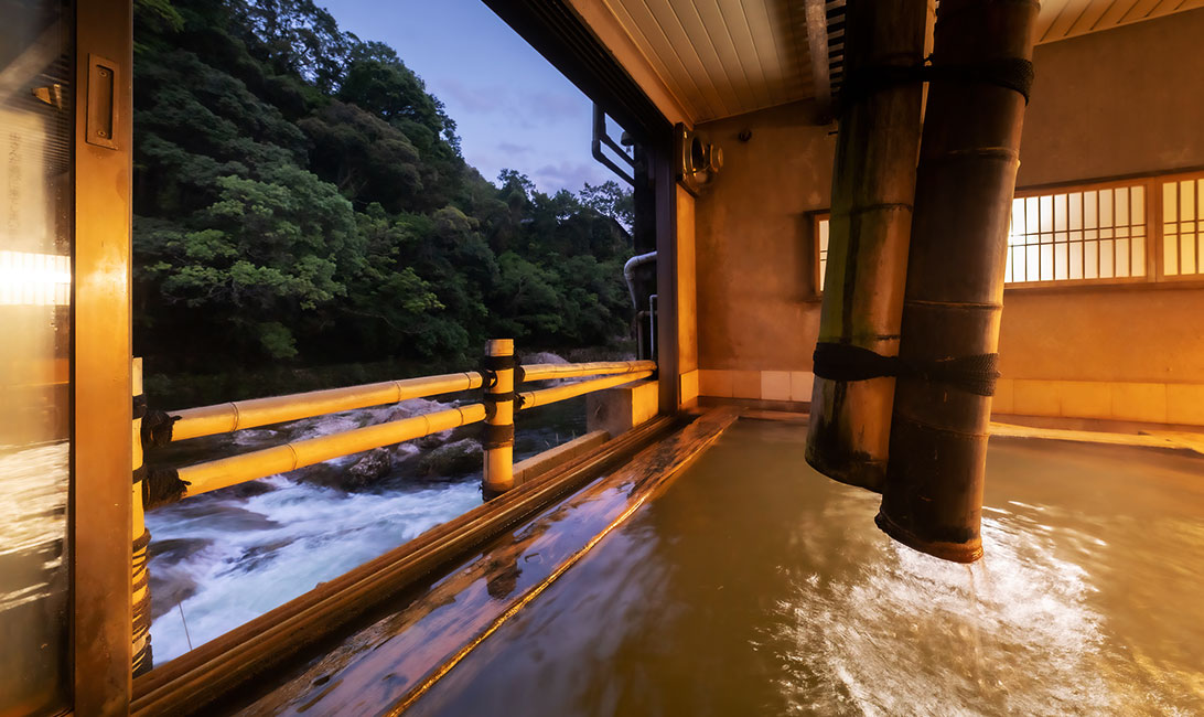 写真：民芸ひのき風呂