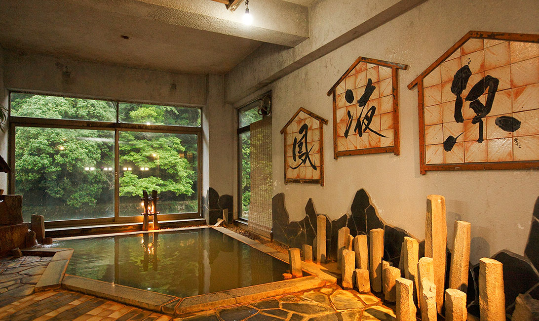 写真：鳳液泉 大風呂