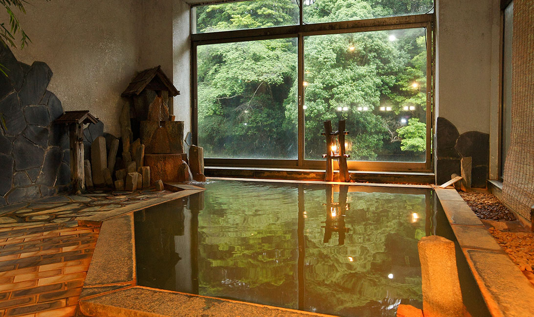 写真：鳳液泉 大風呂