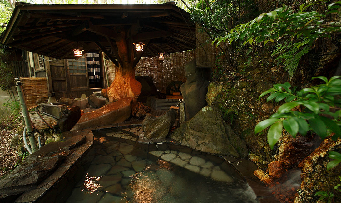 写真:薬湯露天風呂