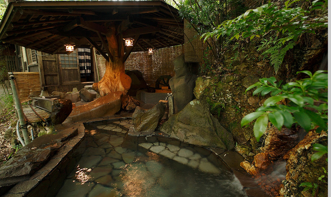 写真:薬湯露天風呂