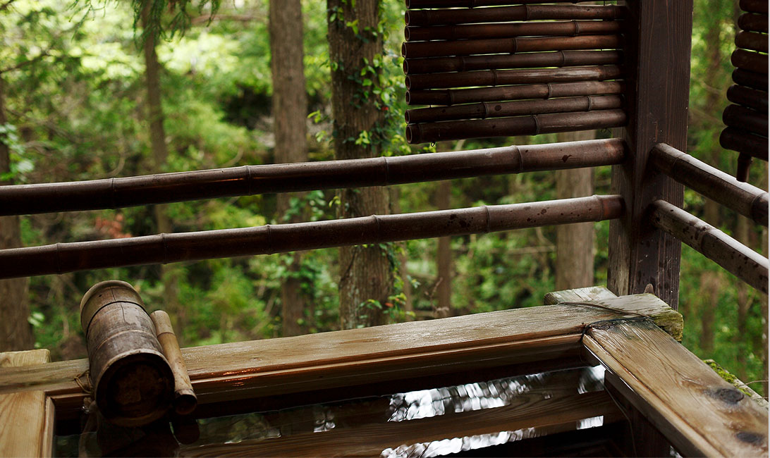 写真:檜露天風呂